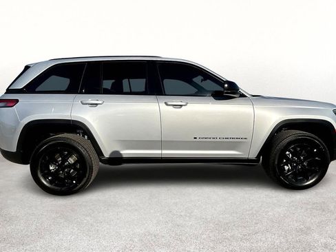 New 2025 Jeep Grand Cherokee Altitude image 16