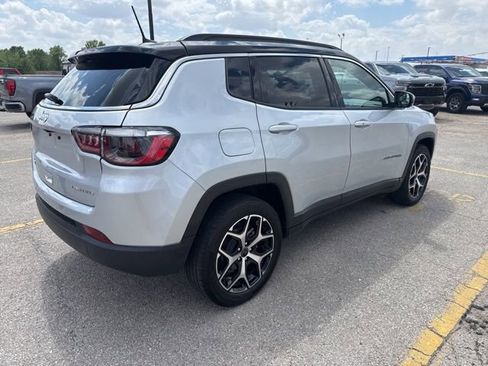 Used 2025 Jeep Compass Limited AWD/4WD image 10