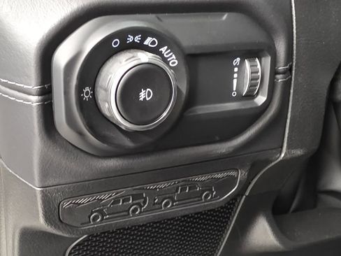 Used 2025 Jeep Wrangler Unlimited Rubicon image 24