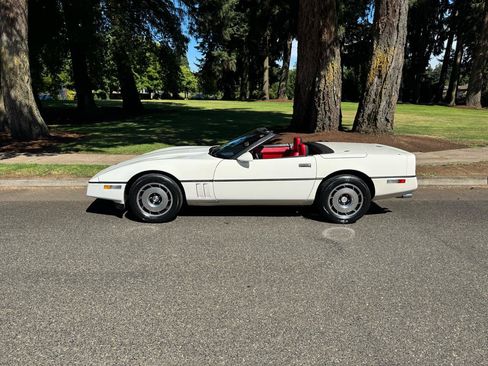 Used 1988 Chevrolet Corvette Convertible RWD image 11