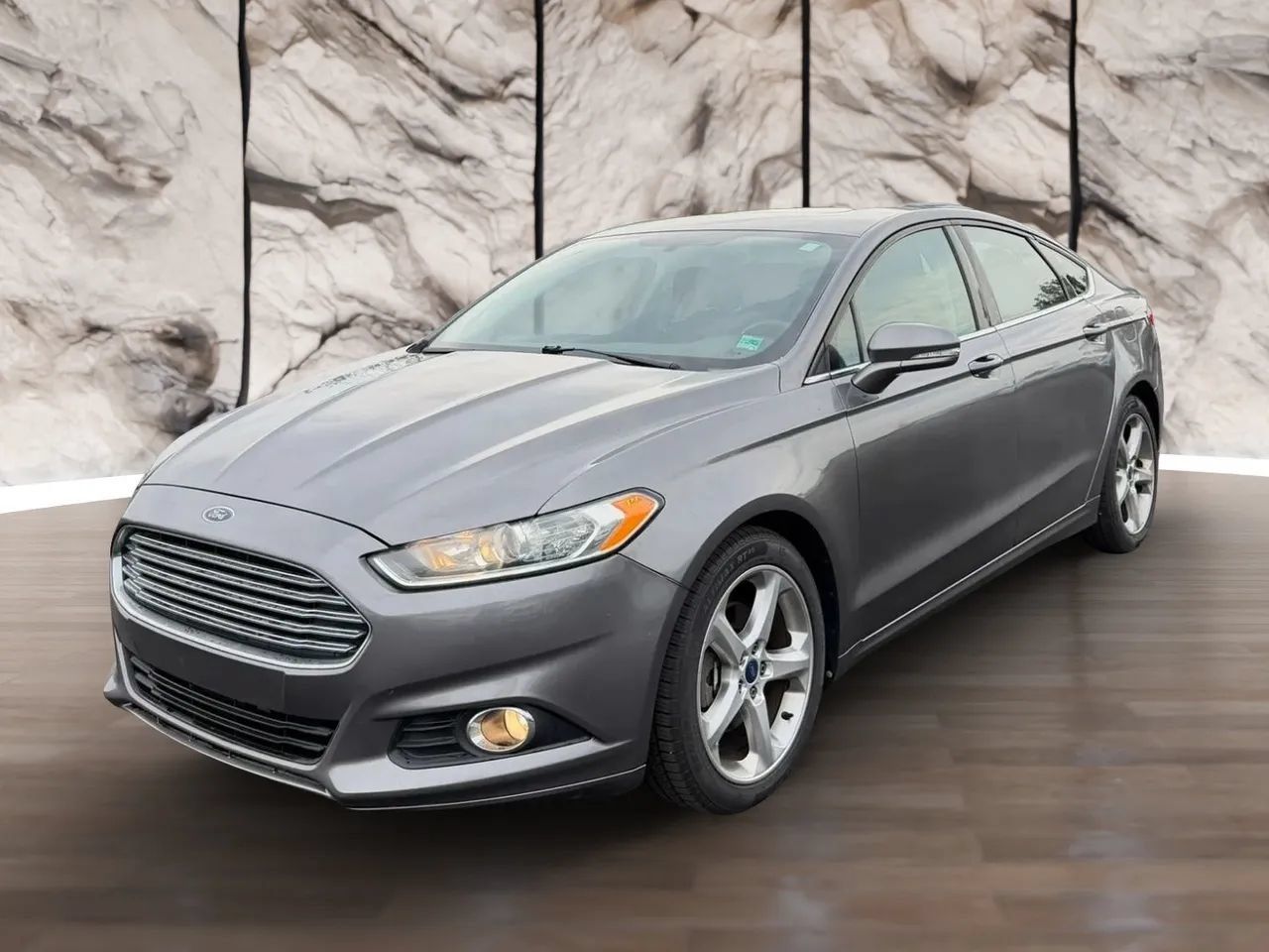 Used 2014 Ford Fusion SE w/ Equipment Group 201A FWD image 2