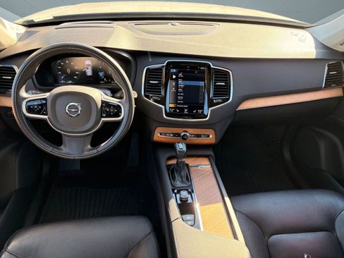 Certified 2022 Volvo XC90 T6 Momentum w/ Advanced Package image 28