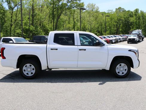 Used 2025 Toyota Tundra SR w/ SR Tow Package AWD/4WD image 8