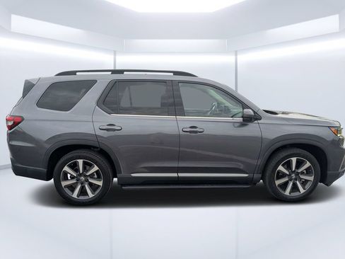 Used 2023 Honda Pilot Touring image 2