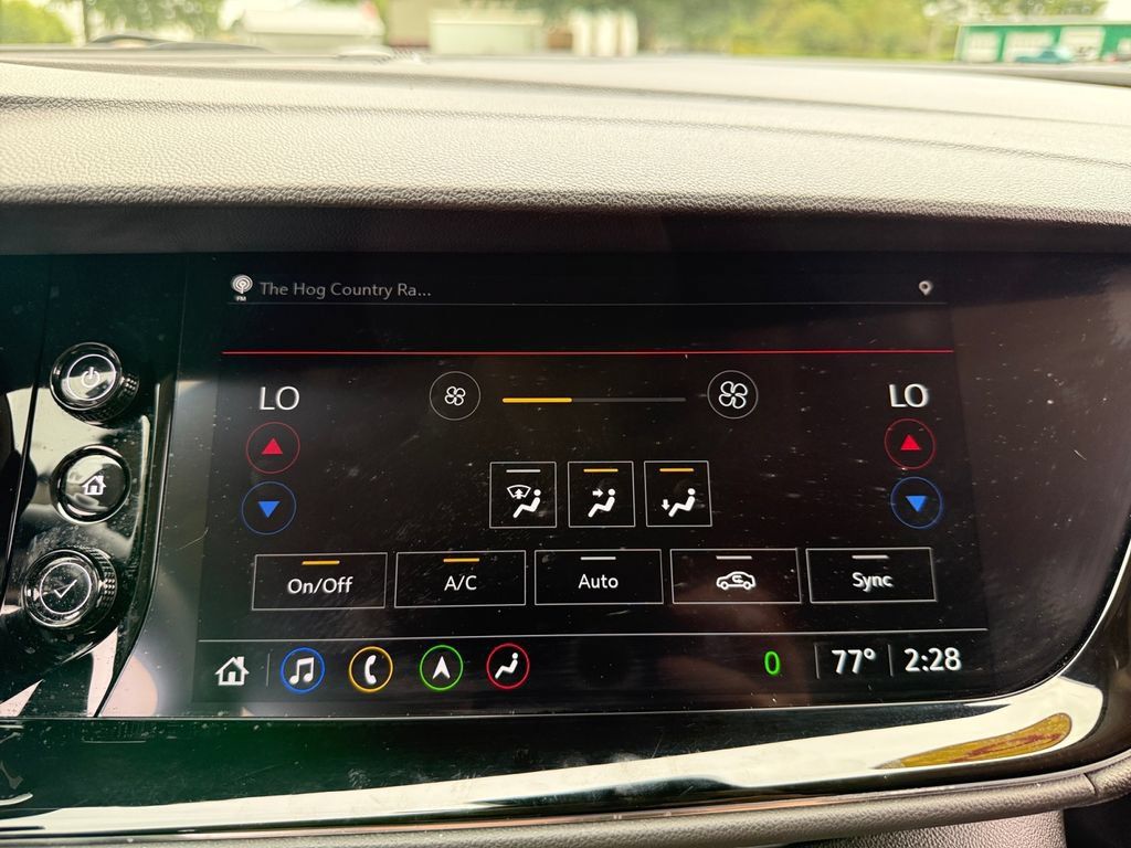 Used 2023 Buick Envision Avenir AWD/4WD image 28