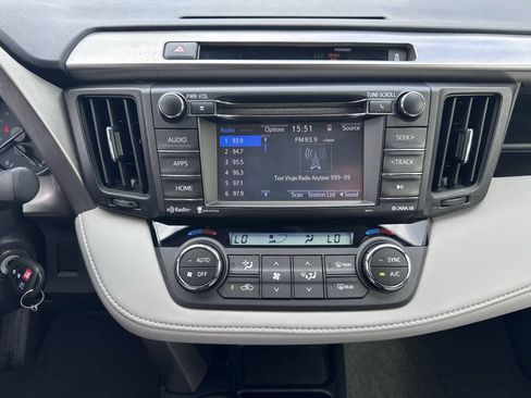 Used 2016 Toyota RAV4 XLE AWD/4WD image 17
