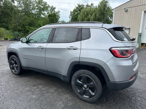 Used 2018 Jeep Compass Latitude w/ Cold Weather Group AWD/4WD image 15
