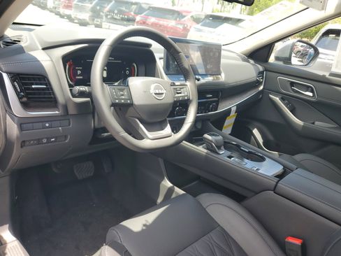 New 2025 Nissan Rogue Platinum image 10