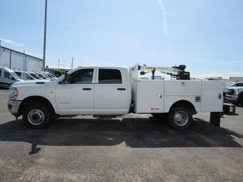 Used 2022 RAM 3500 Tradesman w/ Chrome Appearance Group AWD/4WD image 6