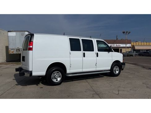Used 2024 Chevrolet Express 2500 w/ Driver Convenience Package RWD image 3