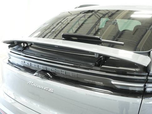 Certified 2025 Porsche Macan 4S Electric AWD/4WD image 46