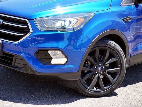 Used 2018 Ford Escape SE w/ SE Sport Appearance Package FWD image 4