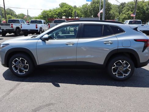 New 2026 Chevrolet Trax LT w/ LT Convenience Package FWD image 23