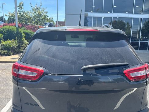 Used 2017 Jeep Cherokee Sport AWD/4WD image 5
