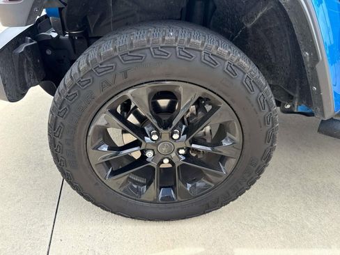 Used 2025 Jeep Gladiator Sport image 4