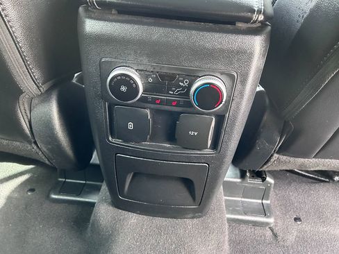 Used 2023 Ford Explorer Limited image 22