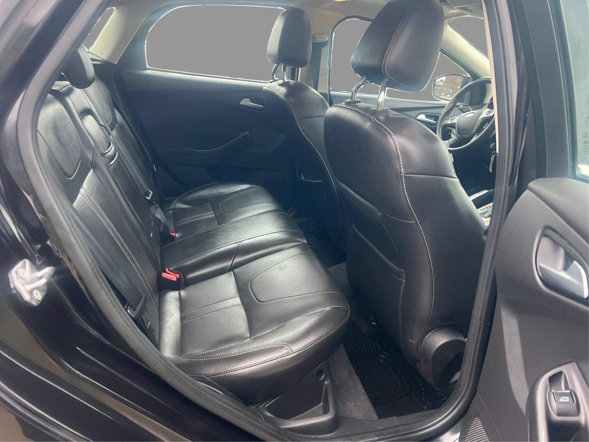 Used 2012 Ford Focus SEL FWD image 27
