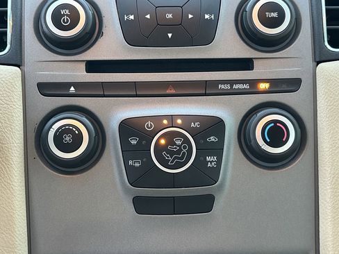 Used 2019 Ford Taurus SE image 22