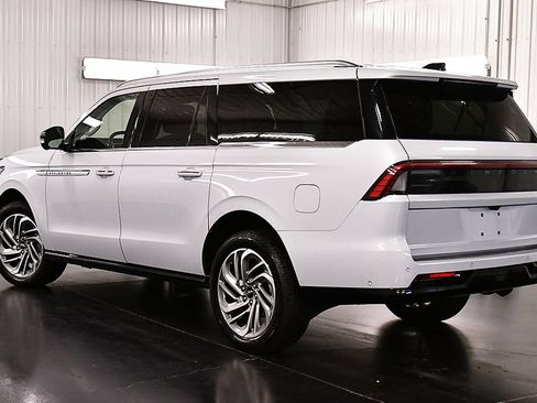 Used 2025 Lincoln Navigator L Reserve AWD/4WD image 5