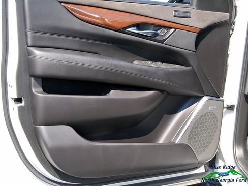 Used 2020 Cadillac Escalade Luxury image 10