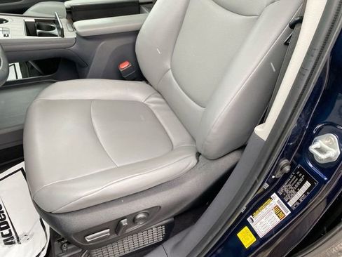 Used 2022 Toyota Sienna XLE w/ XLE Plus Package image 19