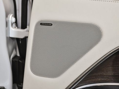 Used 2023 Land Rover Range Rover SE image 17