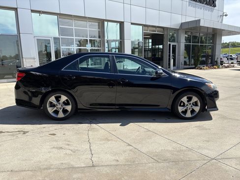Used 2014 Toyota Camry SE FWD image 9