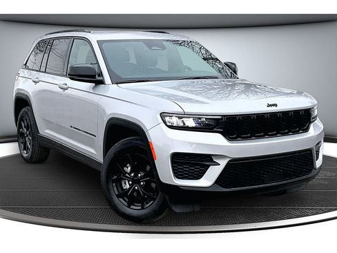 Used 2024 Jeep Grand Cherokee Altitude image 13