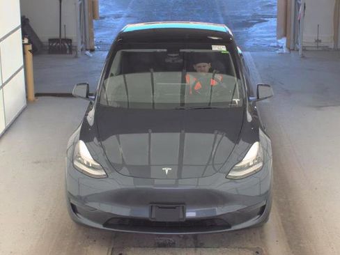 Used 2021 Tesla Model Y Long Range image 4