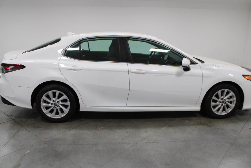 Used 2022 Toyota Camry LE FWD image 11