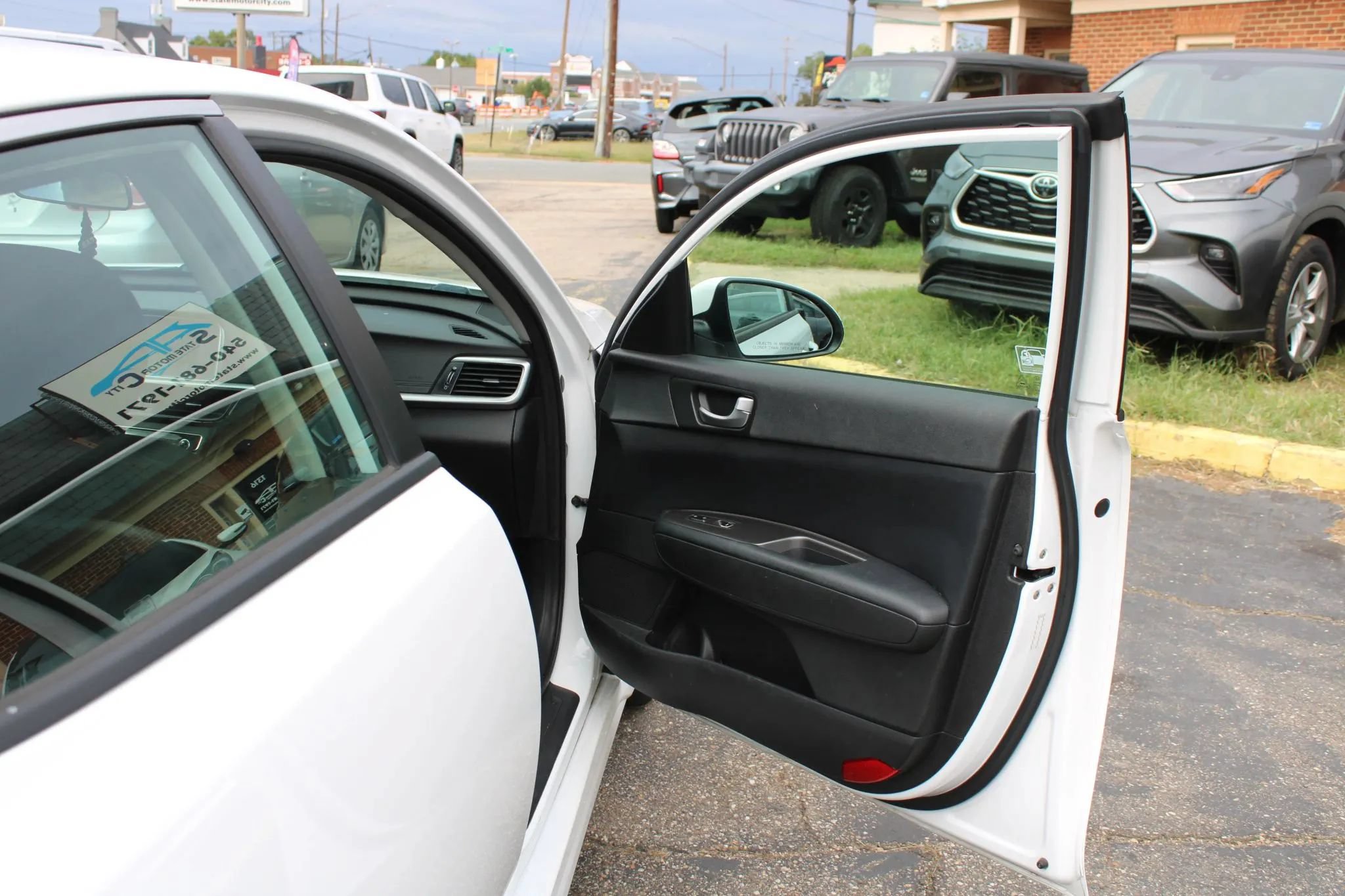 Used 2020 Kia Optima LX FWD image 17