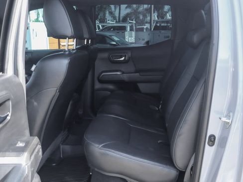 Used 2019 Toyota Tacoma TRD Sport image 38