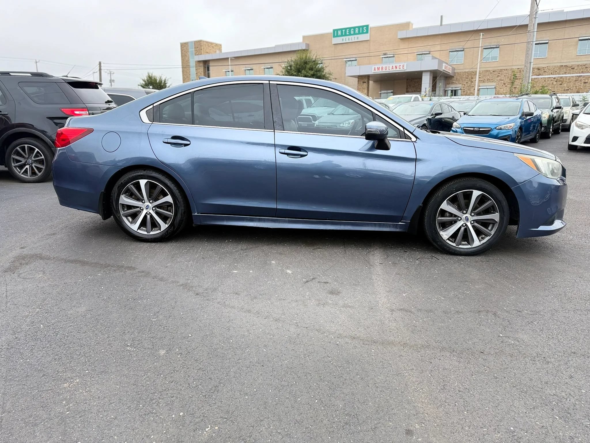 Used 2017 Subaru Legacy 2.5i Limited AWD/4WD image 2