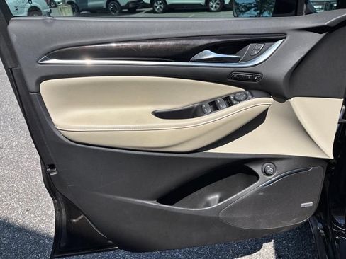 Used 2019 Buick Enclave Premium AWD/4WD image 9