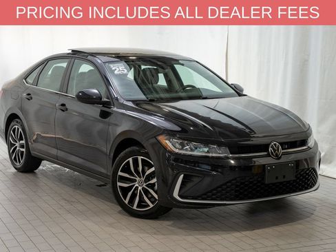 Used 2025 Volkswagen Jetta SE FWD image 1