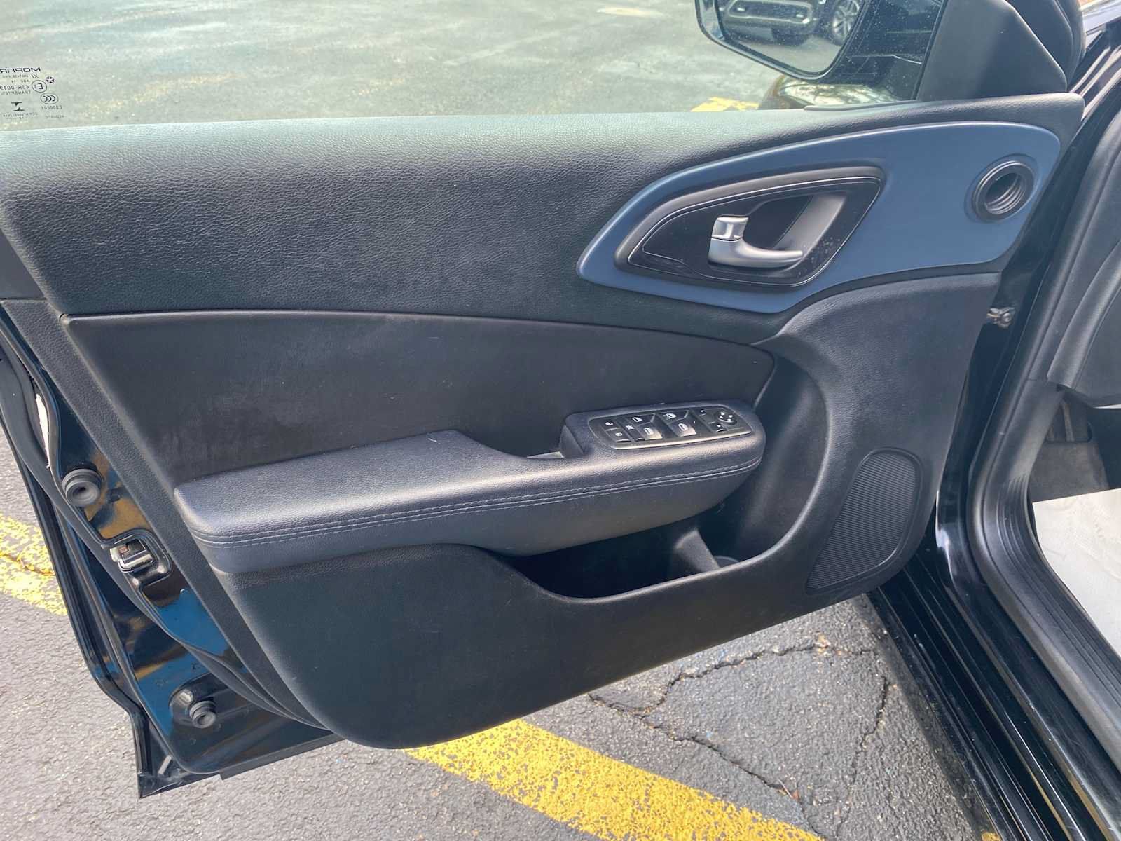 Used 2015 Chrysler 200 S FWD image 29