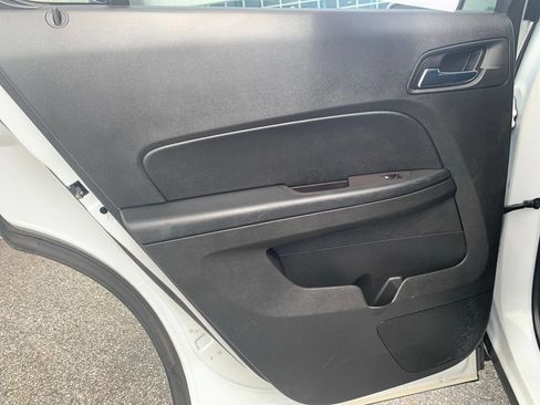 Used 2017 Chevrolet Equinox LT w/ Convenience Package FWD image 18