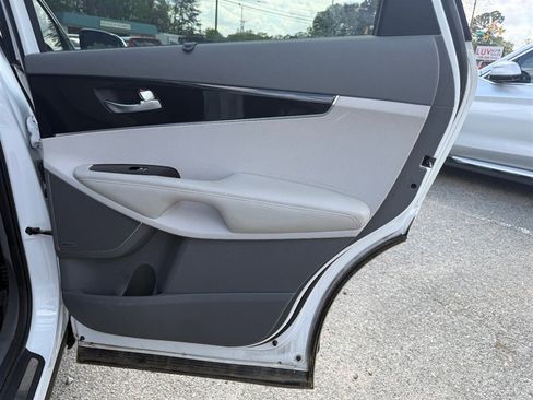 Used 2017 Kia Sorento SX image 37