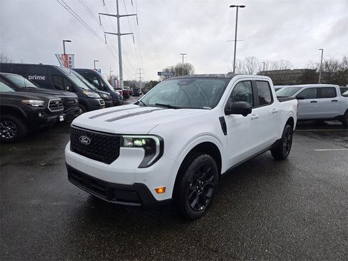 New 2026 Ford Maverick Lariat w/ Black Appearance Package image 1
