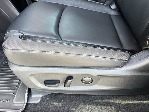 Certified 2025 Nissan Pathfinder SL FWD image 21