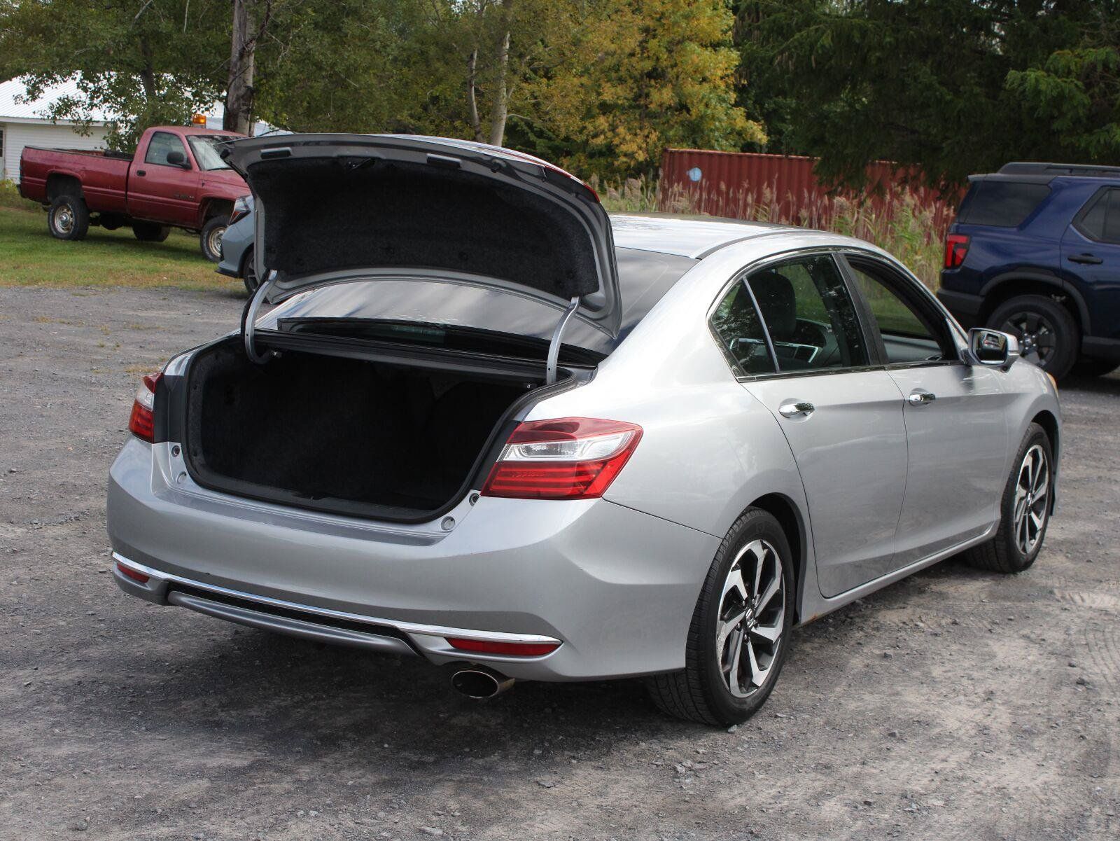 Used 2016 Honda Accord EX image 7