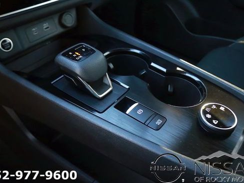 Used 2023 Nissan Rogue S image 19