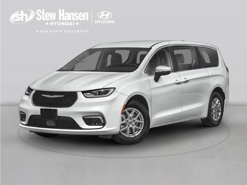 Used 2023 Chrysler Pacifica Touring-L AWD/4WD image 1