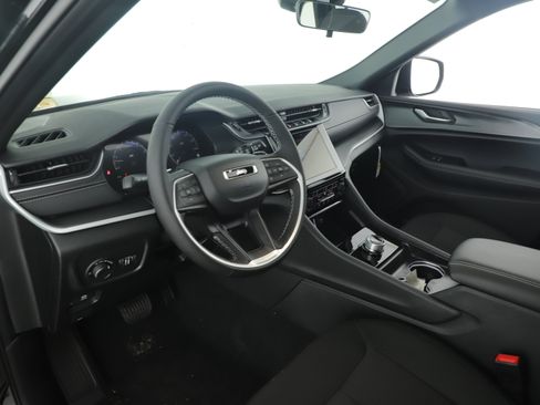 New 2025 Jeep Grand Cherokee Laredo X w/ Luxury Tech Group I image 21