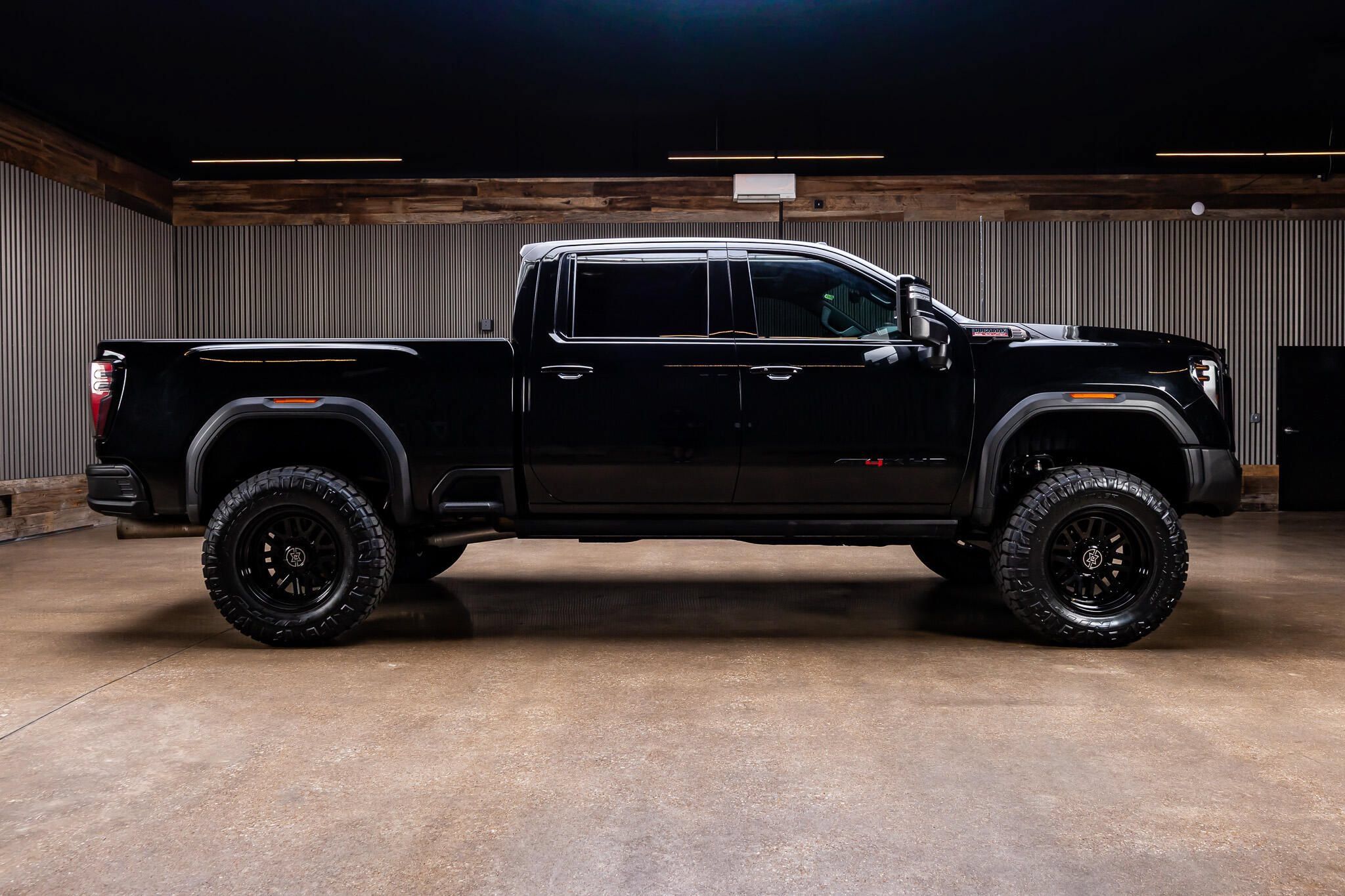Used 2024 GMC Sierra 2500 AT4X w/ AT4X AEV Edition AWD/4WD image 11