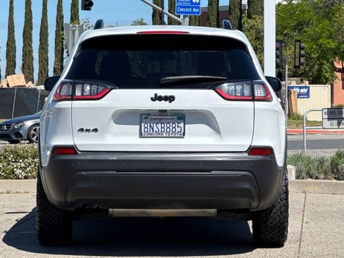 Used 2020 Jeep Cherokee Latitude Plus AWD/4WD image 9