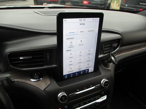 Used 2020 Ford Explorer Platinum w/ Premium Technology Package image 28