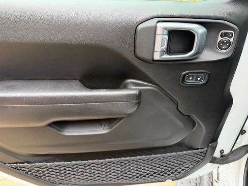 Used 2022 Jeep Gladiator Sport AWD/4WD image 9