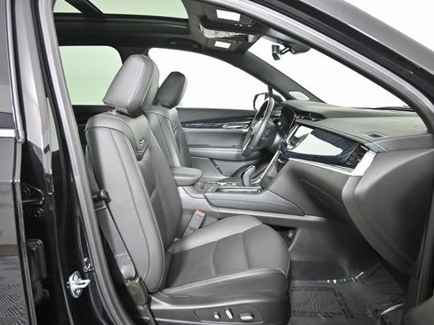 Used 2024 Cadillac XT6 Premium Luxury image 13