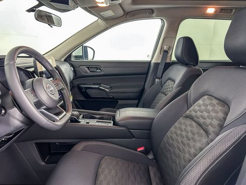 Certified 2025 Nissan Pathfinder SV w/ SV Premium Package image 18